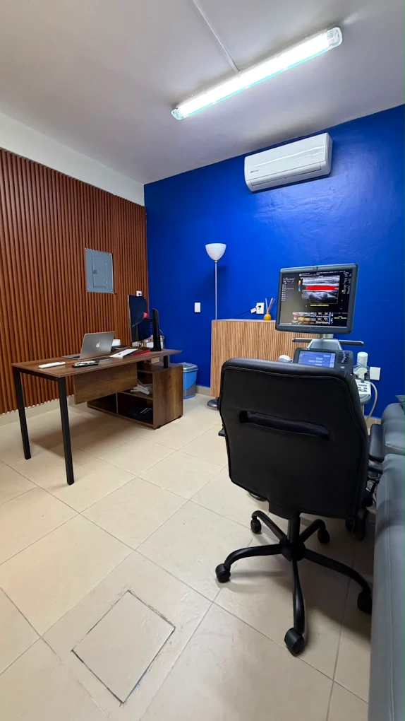 Consultorio y equipo de ultrasonido